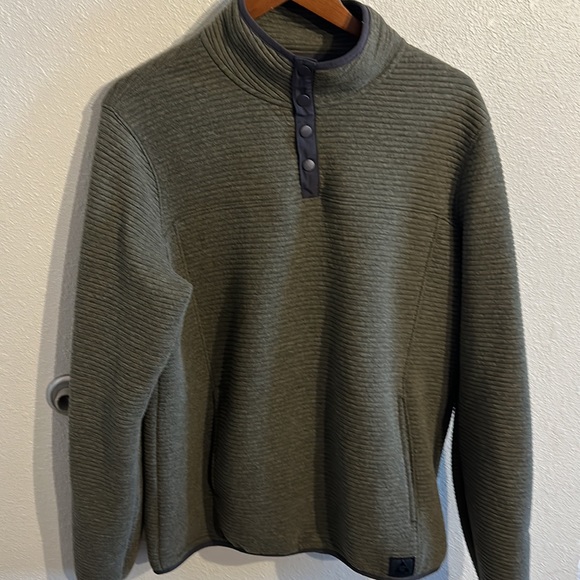 Gerry Mens Poly/Cotton Quarter Button up. Size L. Olive Green. Gray trim - Picture 5 of 7